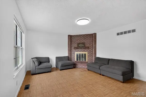 5229 Lakewood AVE, St Louis, MO 63123