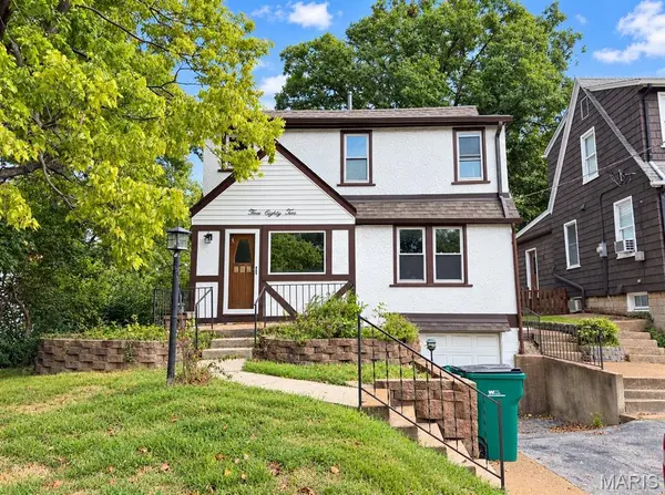 582 N Laclede Station RD, Webster Groves, MO 63119