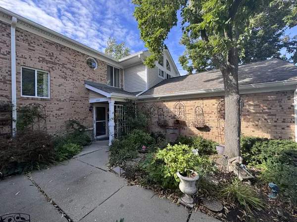 1059 Courtland DR, Buffalo Grove, IL 60089