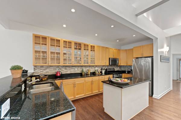 353 W Chicago AVE #4E, Chicago, IL 60654