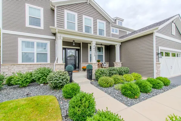 24713 Sleepy Hollow LN, Plainfield, IL 60586