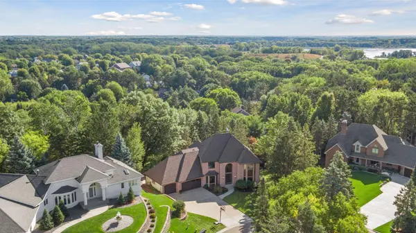 685 Valley View CT, Shoreview, MN 55126