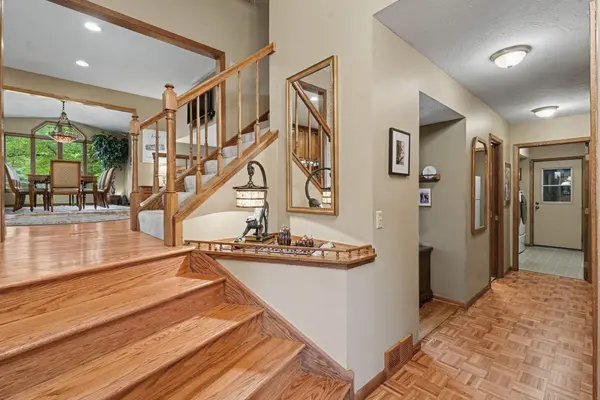 712 Highland DR, New Prague, MN 56071