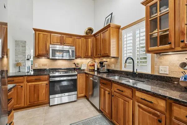 8977 Deer Run DR, Victoria, MN 55386