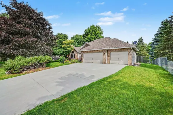 2522 Windsor LN, Woodbury, MN 55125