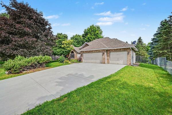 2522 Windsor LN, Woodbury, MN 55125