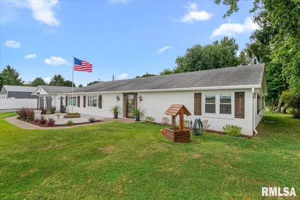 2105 New Lake RD, Jacksonville, IL 62650