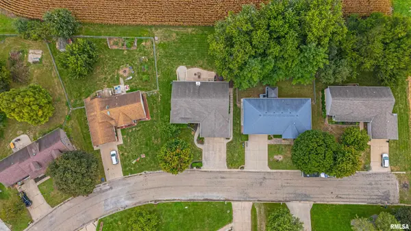207 HERITAGE LN, Delavan, IL 61734
