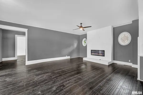 1443 E KNOX ST, Galesburg, IL 61401