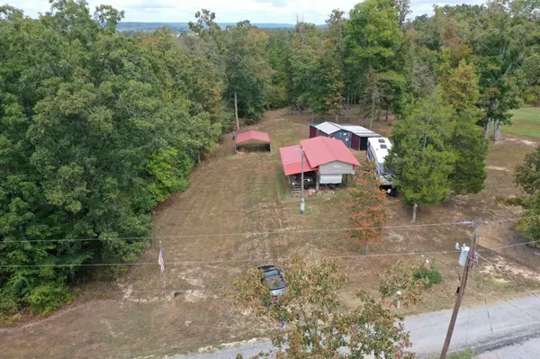 52 Cardinal Hollow Rd, Linden, TN 37096