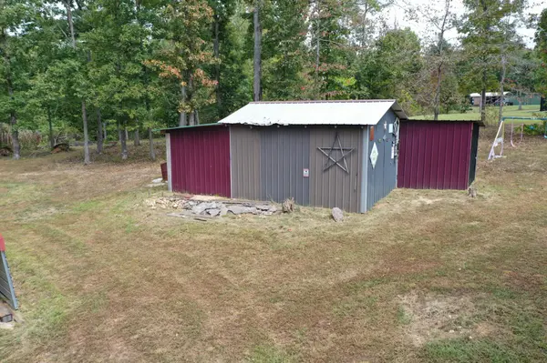 52 Cardinal Hollow Rd, Linden, TN 37096