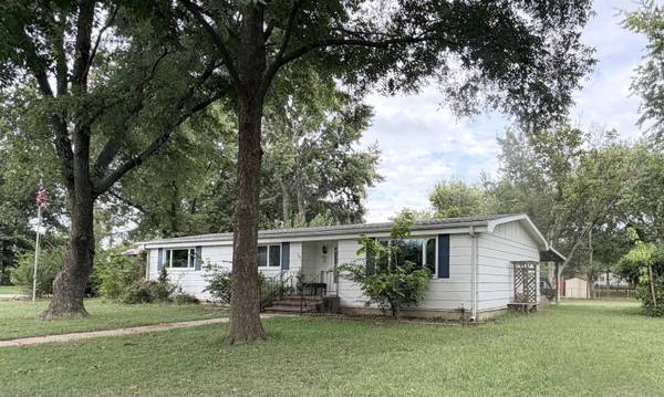 304 S Valley, Eureka, KS 67045