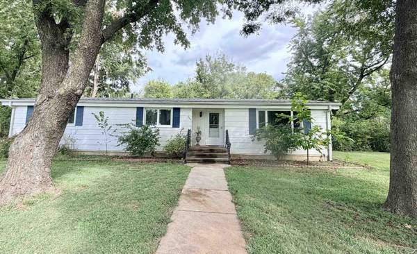 304 S Valley, Eureka, KS 67045