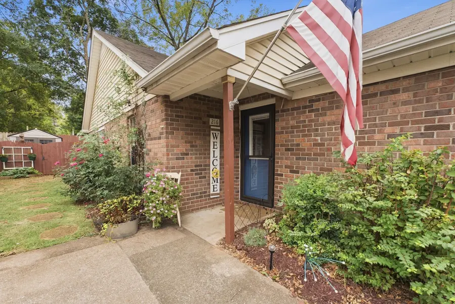 216 Hillside Ct, Murfreesboro, TN 37130