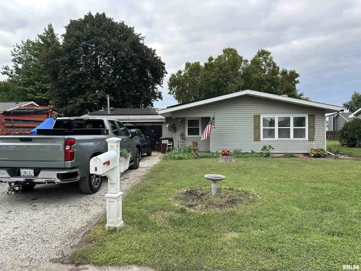 8 Conestoga DR, Auburn, IL 62615