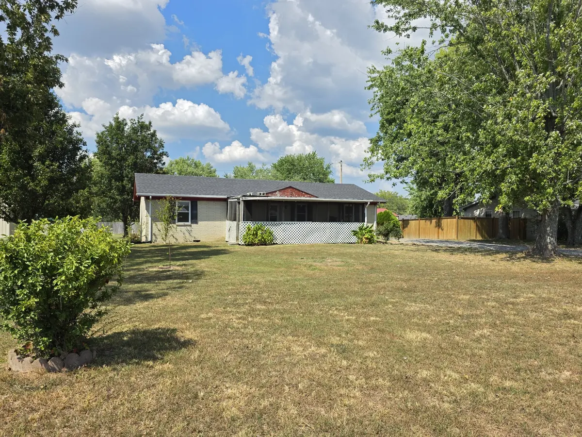 629 Coolidge Rd, Lafayette, TN 37083