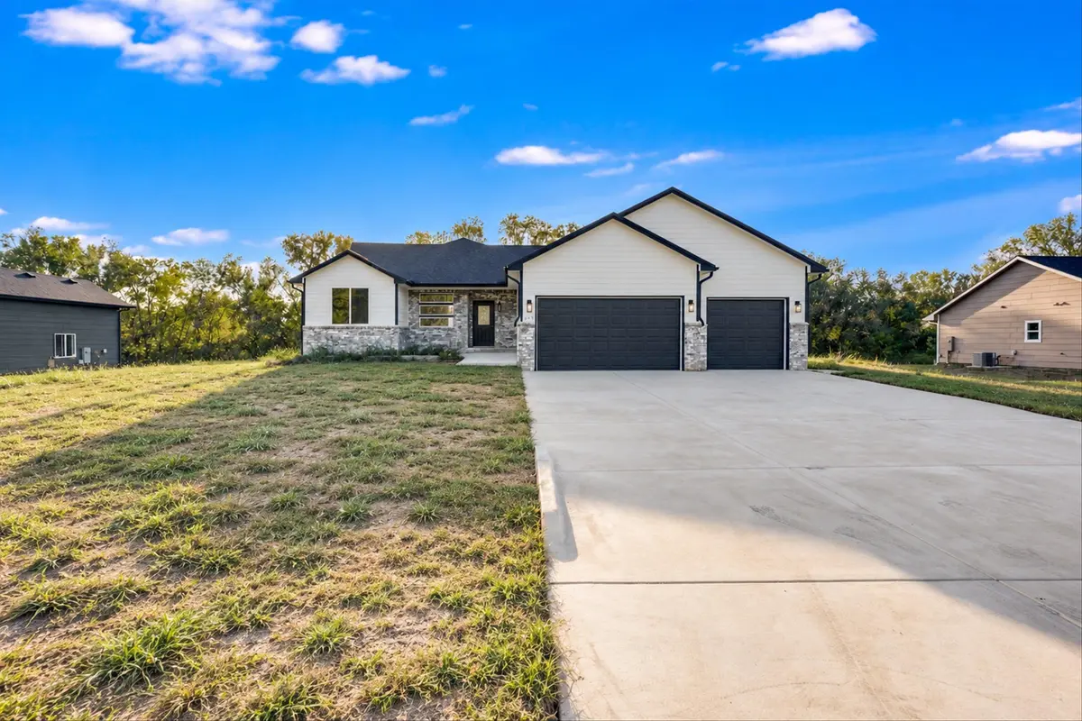 675 S Arbor Valley Way, Valley Center, KS 67147-1106