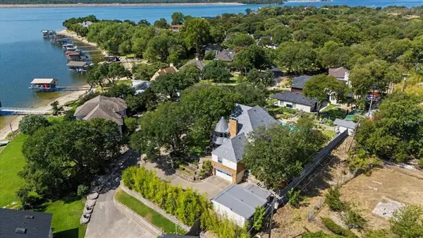 8941 Crest Wood Drive, Fort Worth, TX 76179