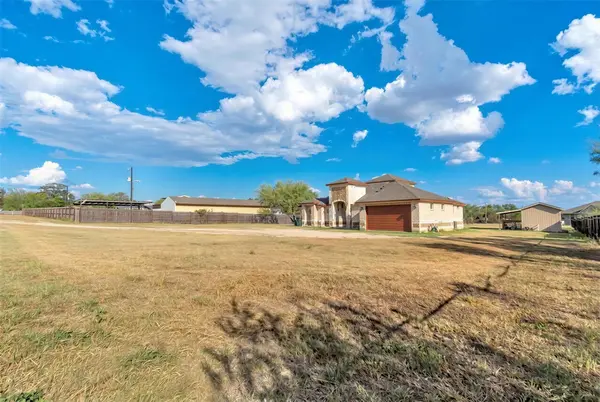 199 McDonald LN W, Cedar Creek, TX 78612