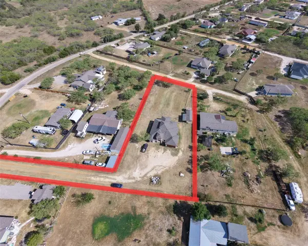 199 McDonald LN W, Cedar Creek, TX 78612