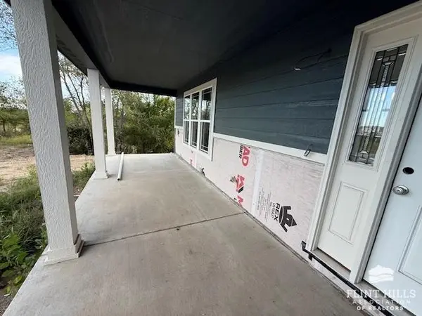 1422 Sandusky DR, Junction City, KS 66441