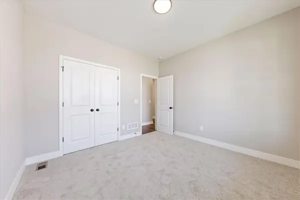 31401 W 85th TER, De Soto, KS 66018