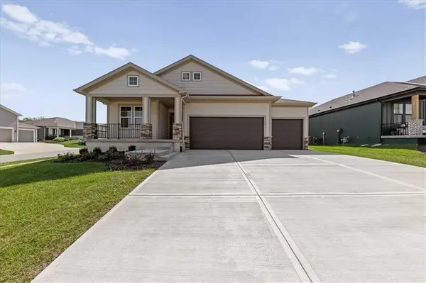 31401 W 85th TER, De Soto, KS 66018