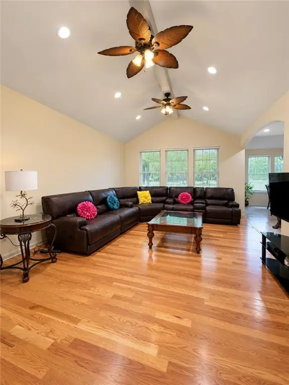 18144 Evans RD, Tonganoxie, KS 66086