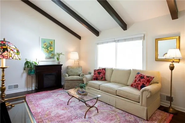 8808 W 89th ST, Overland Park, KS 66212