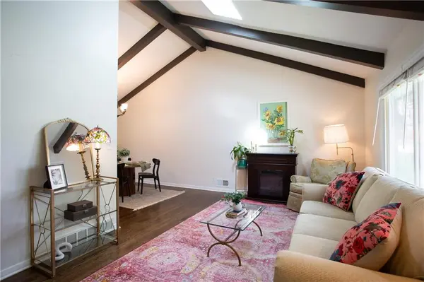 8808 W 89th ST, Overland Park, KS 66212
