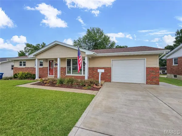 2944 Elmcrest DR, St Charles, MO 63301