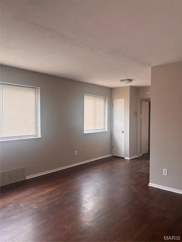 5601 Dewey AVE #107, St Louis, MO 63116