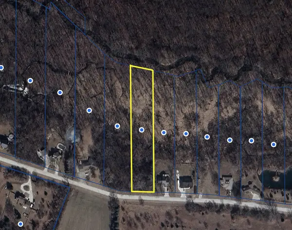 22 Birchwood LN, St. Anne, IL 60964