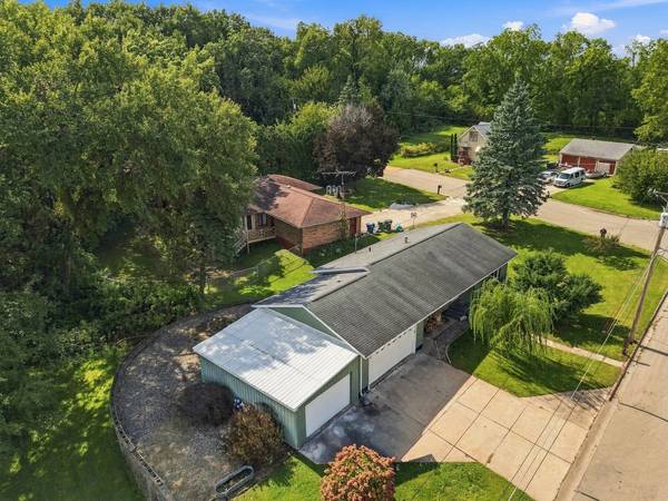 2009 N 10th ST, Clinton, IA 52732