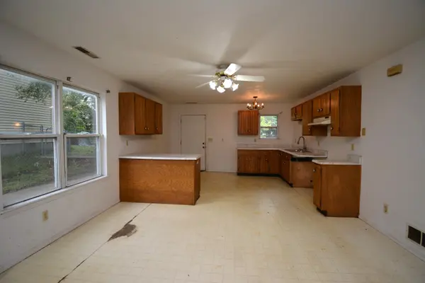 27 Partner PL, Bloomington, IL 61701