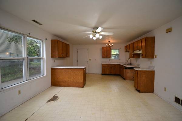 27 Partner PL, Bloomington, IL 61701