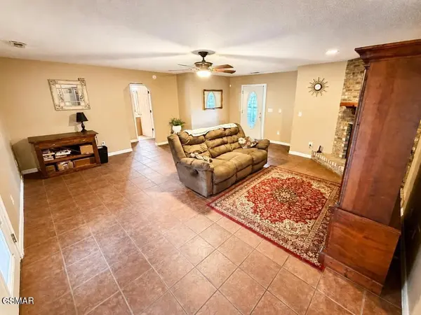 1955 Old Newport Highway, Sevierville, TN 37876
