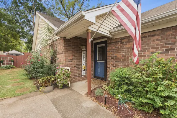 216 Hillside Ct, Murfreesboro, TN 37130