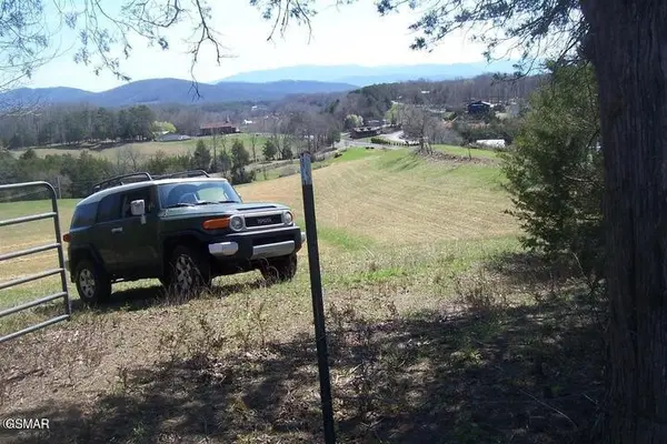 4 Flat Creek Rd, Sevierville, TN 37876