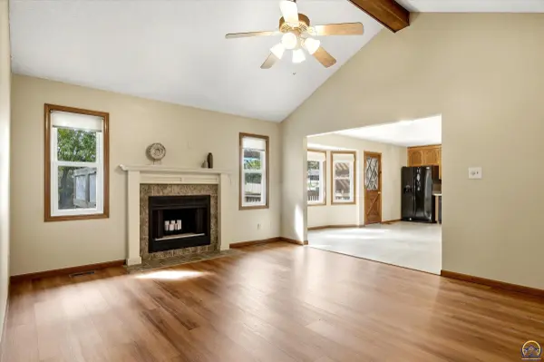 2837 SW Herefordshire RD, Topeka, KS 66614