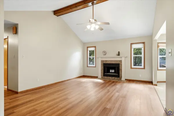 2837 SW Herefordshire RD, Topeka, KS 66614