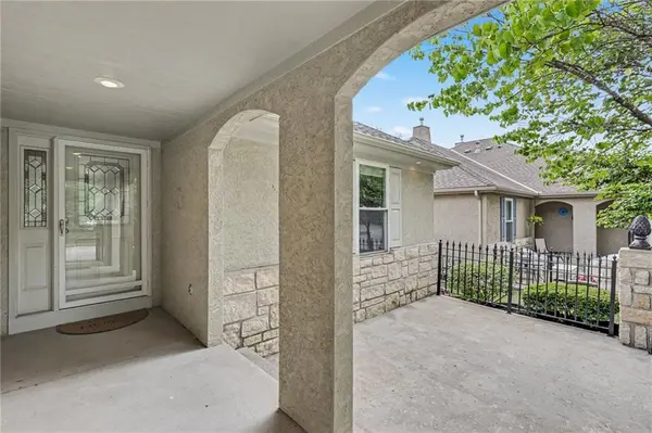 4008 SW HOMESTEAD DR, Lee's Summit, MO 64082