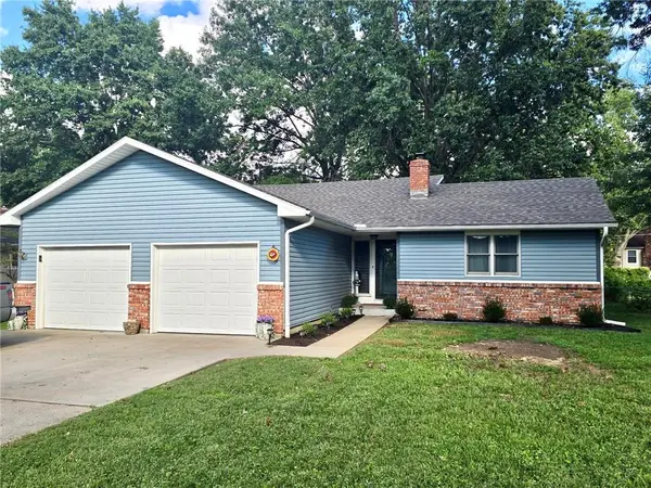 207 S Broadmoor ST, Louisburg, KS 66053