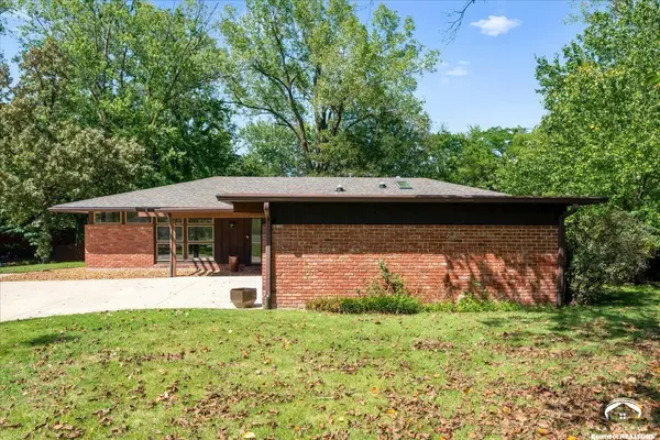 2404 Orchard LN, Lawrence, KS 66049