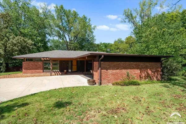 2404 Orchard LN, Lawrence, KS 66049