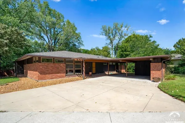 2404 Orchard LN, Lawrence, KS 66049