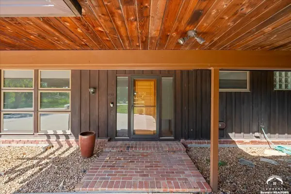 2404 Orchard LN, Lawrence, KS 66049