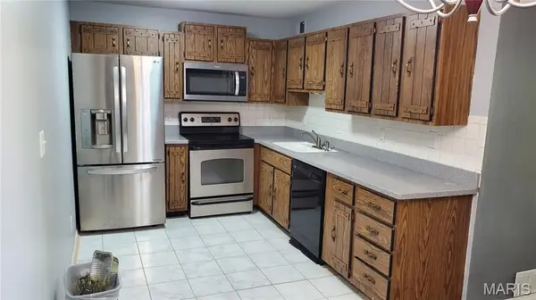 1332 Holgate DR #G3, Ballwin, MO 63021