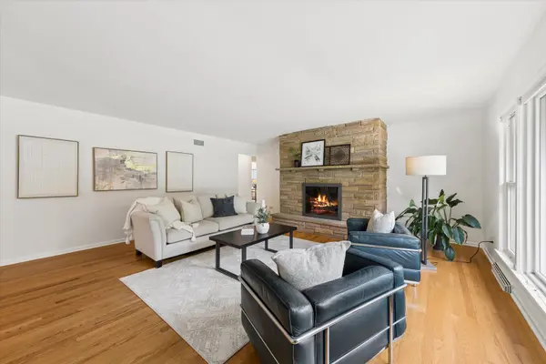 677 Wingate RD, Glen Ellyn, IL 60137