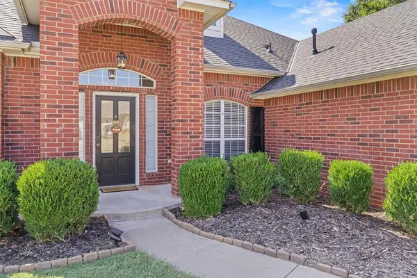 21574 Lake Shadows DR, Edmond, OK 73012